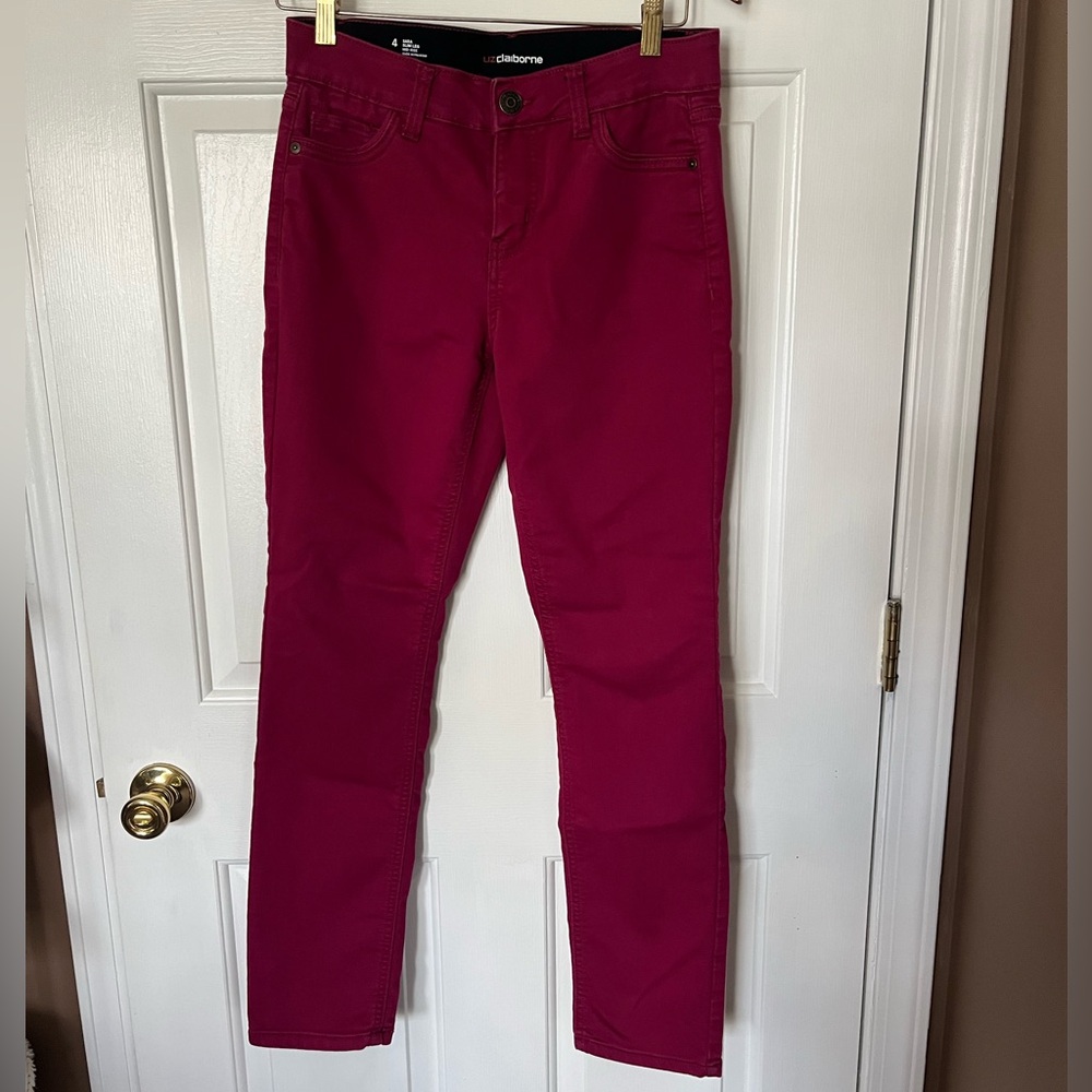 Liz Claiborne Sara Slim Leg Mid Rise Size 4 Burgundy Velvet Corduroy Very Nice
